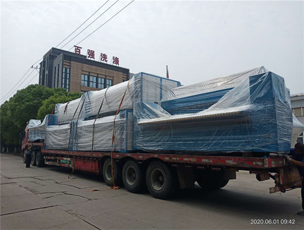 六一兒童節(jié)百強上海浦東客戶訂購的5輥燙平機等洗滌設備發(fā)貨